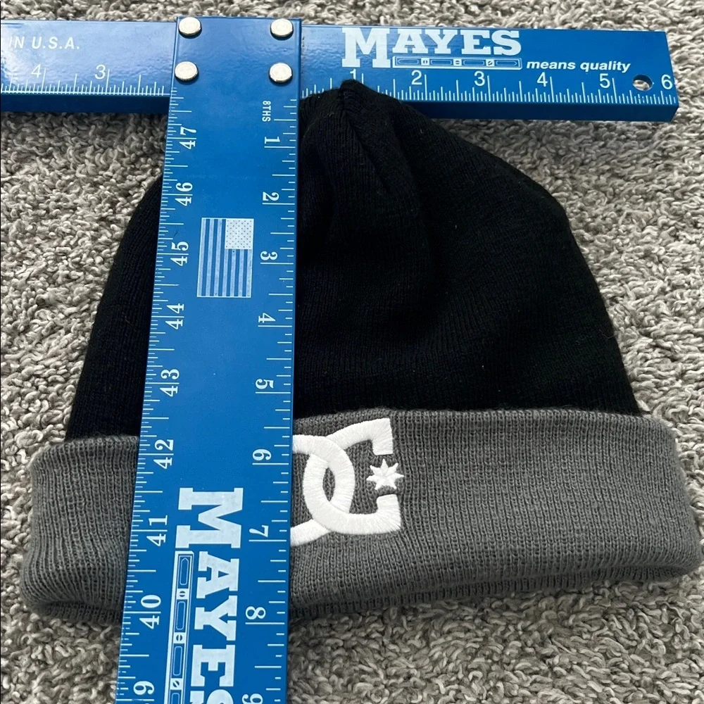 DC SHOES Men’s New Era Black & Gray Beanie Hat Cap with White Logo - One Size